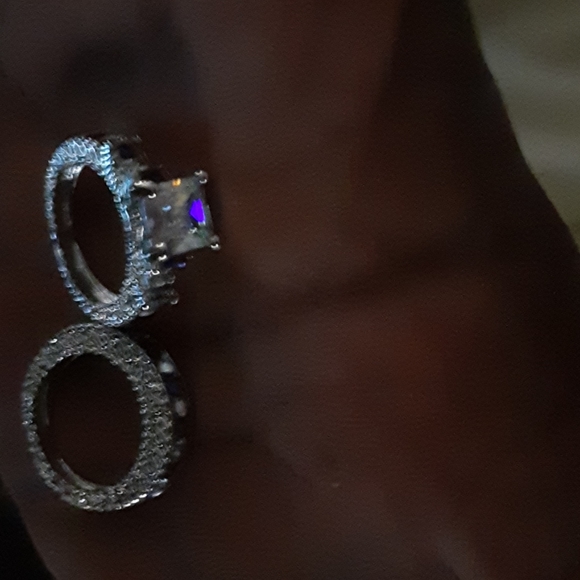 Ring - Picture 3 of 4